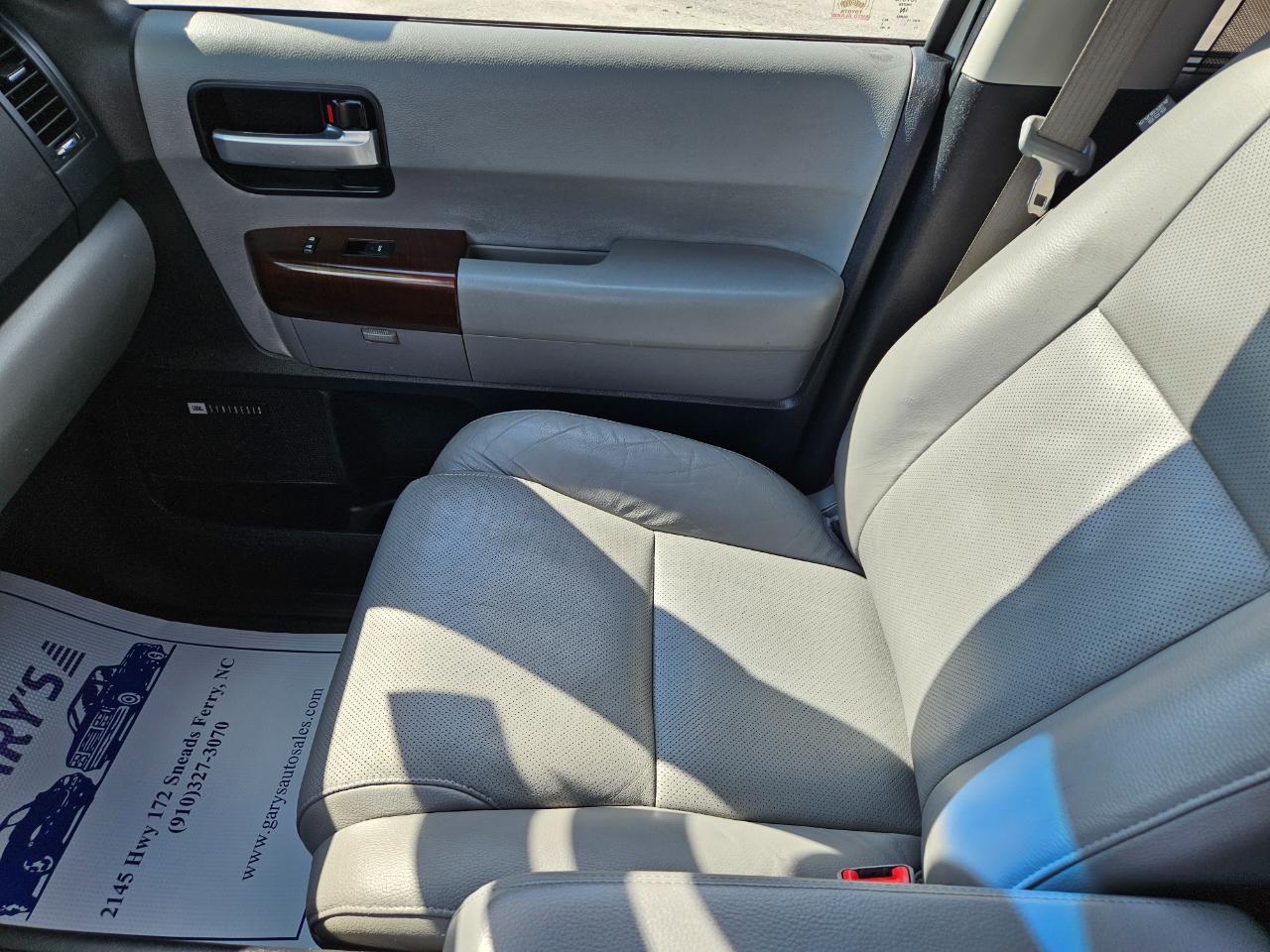 Toyota Sequoia Platinum RWD (Natl) 2017