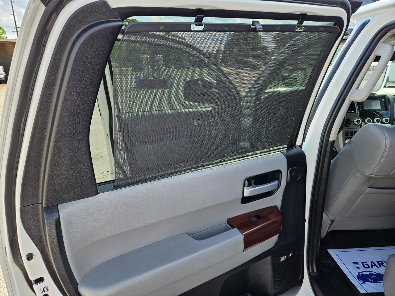 Toyota Sequoia Platinum RWD (Natl) 2017