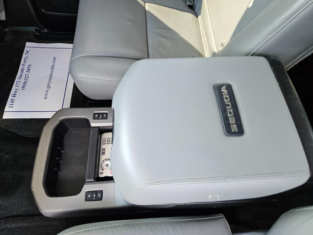 Toyota Sequoia Platinum RWD (Natl) 2017