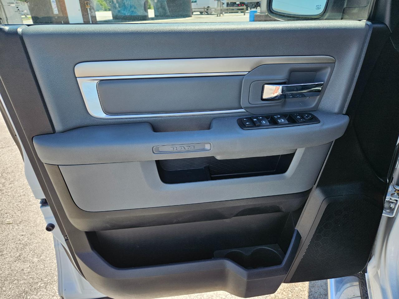 RAM 1500 4WD Quad Cab 140.5" Big Horn 2014