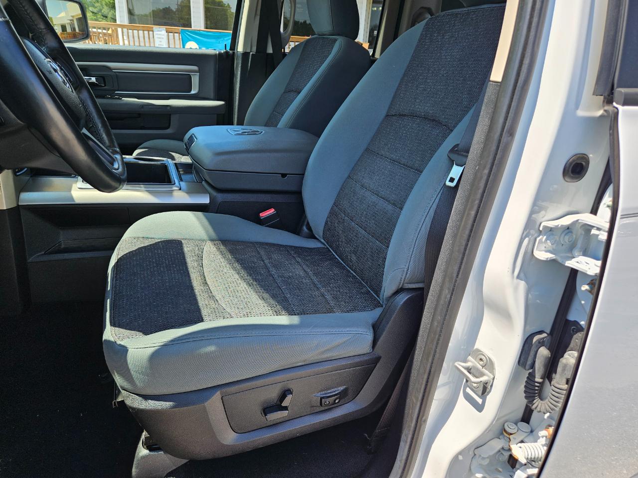 RAM 1500 4WD Quad Cab 140.5" Big Horn 2014