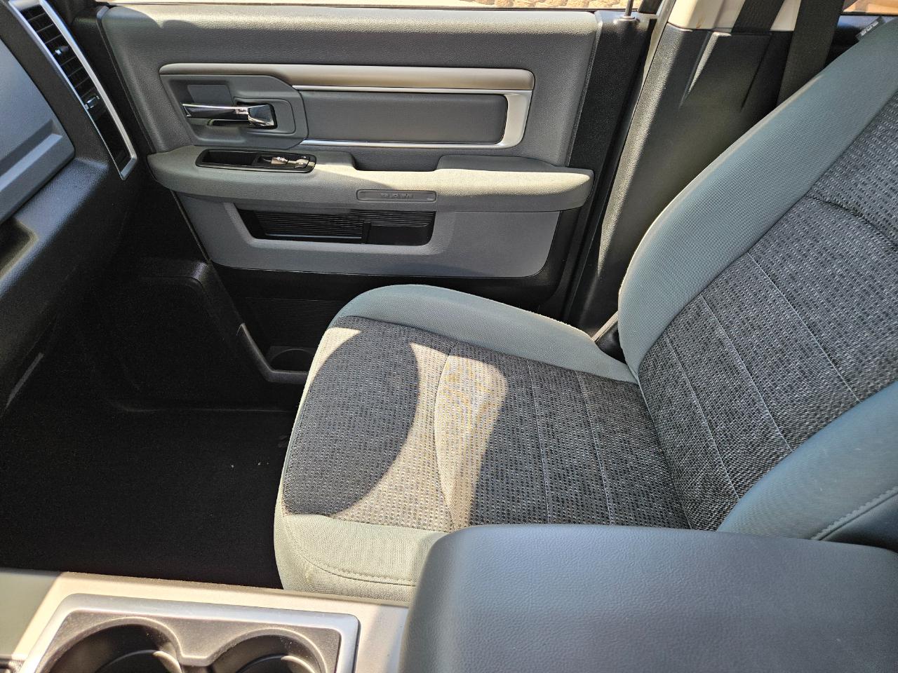 RAM 1500 4WD Quad Cab 140.5" Big Horn 2014