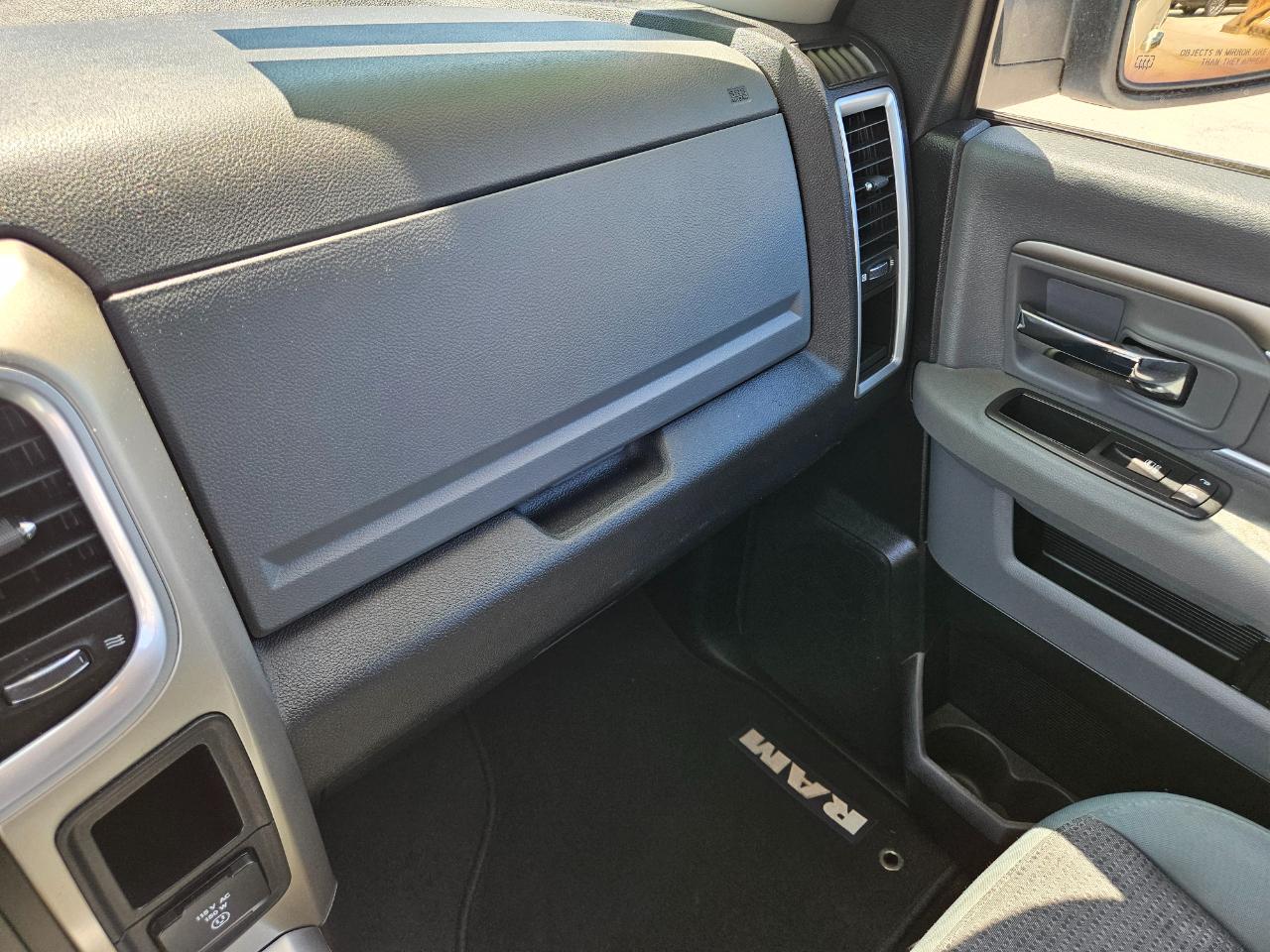 RAM 1500 4WD Quad Cab 140.5" Big Horn 2014