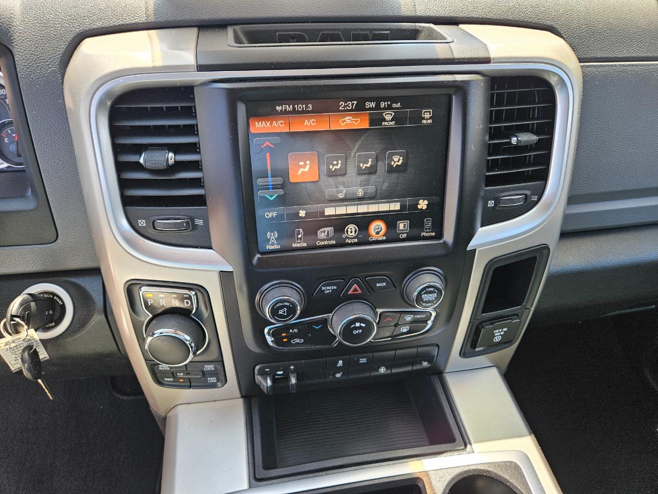 RAM 1500 4WD Quad Cab 140.5" Big Horn 2014