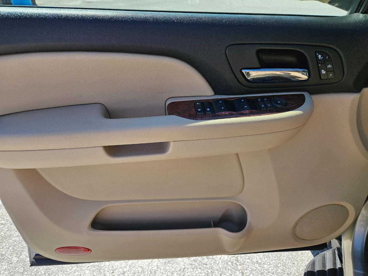 Chevrolet Suburban 4WD 4dr 1500 LT 2007