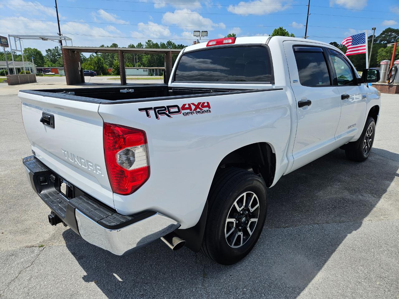 Toyota Tundra 4WD Truck CrewMax 5.7L V8 6-Spd AT SR5 (Natl) 2014