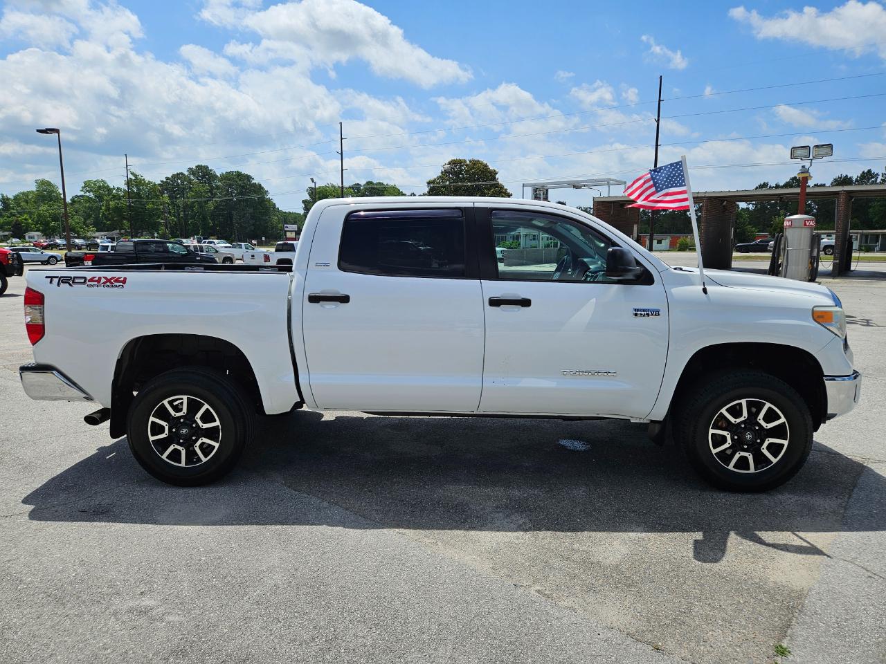 Toyota Tundra 4WD Truck CrewMax 5.7L V8 6-Spd AT SR5 (Natl) 2014