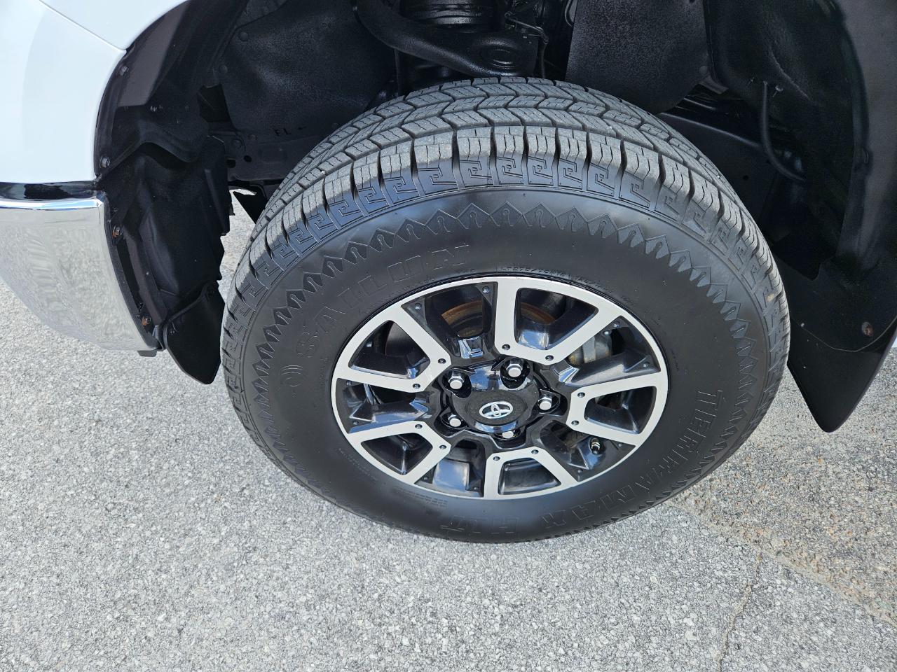 Toyota Tundra 4WD Truck CrewMax 5.7L V8 6-Spd AT SR5 (Natl) 2014