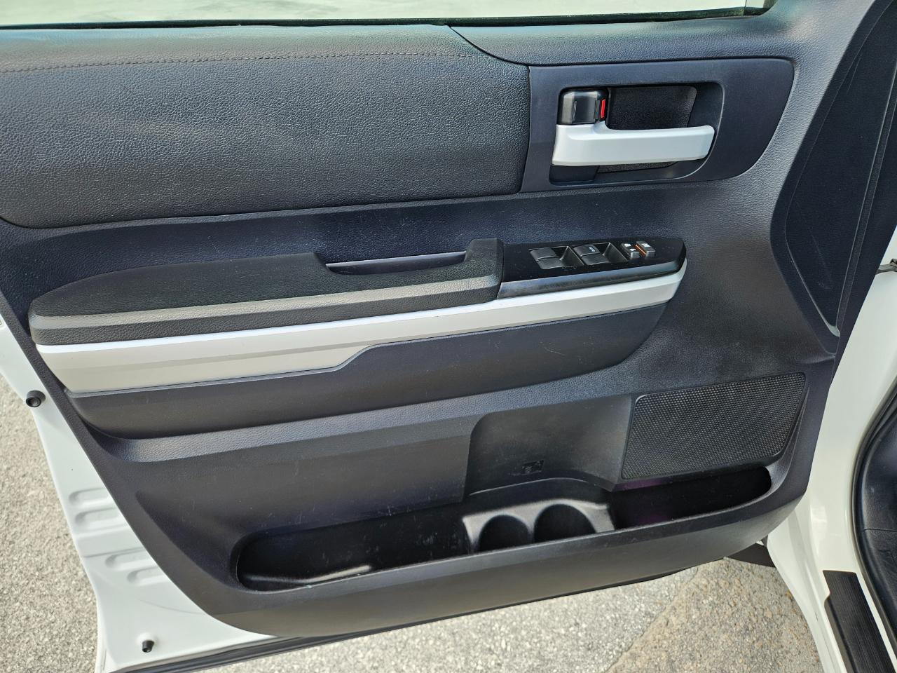 Toyota Tundra 4WD Truck CrewMax 5.7L V8 6-Spd AT SR5 (Natl) 2014
