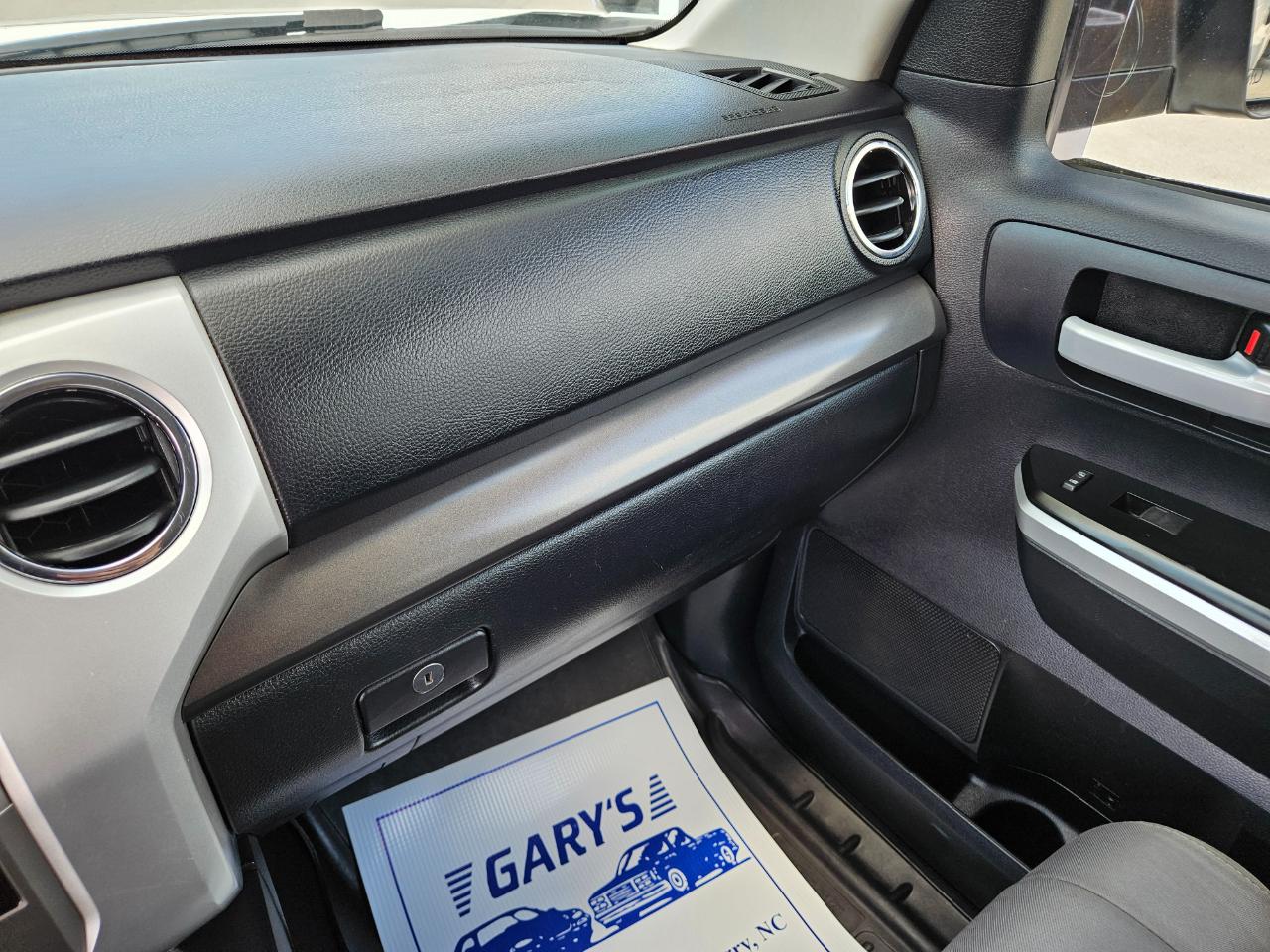 Toyota Tundra 4WD Truck CrewMax 5.7L V8 6-Spd AT SR5 (Natl) 2014