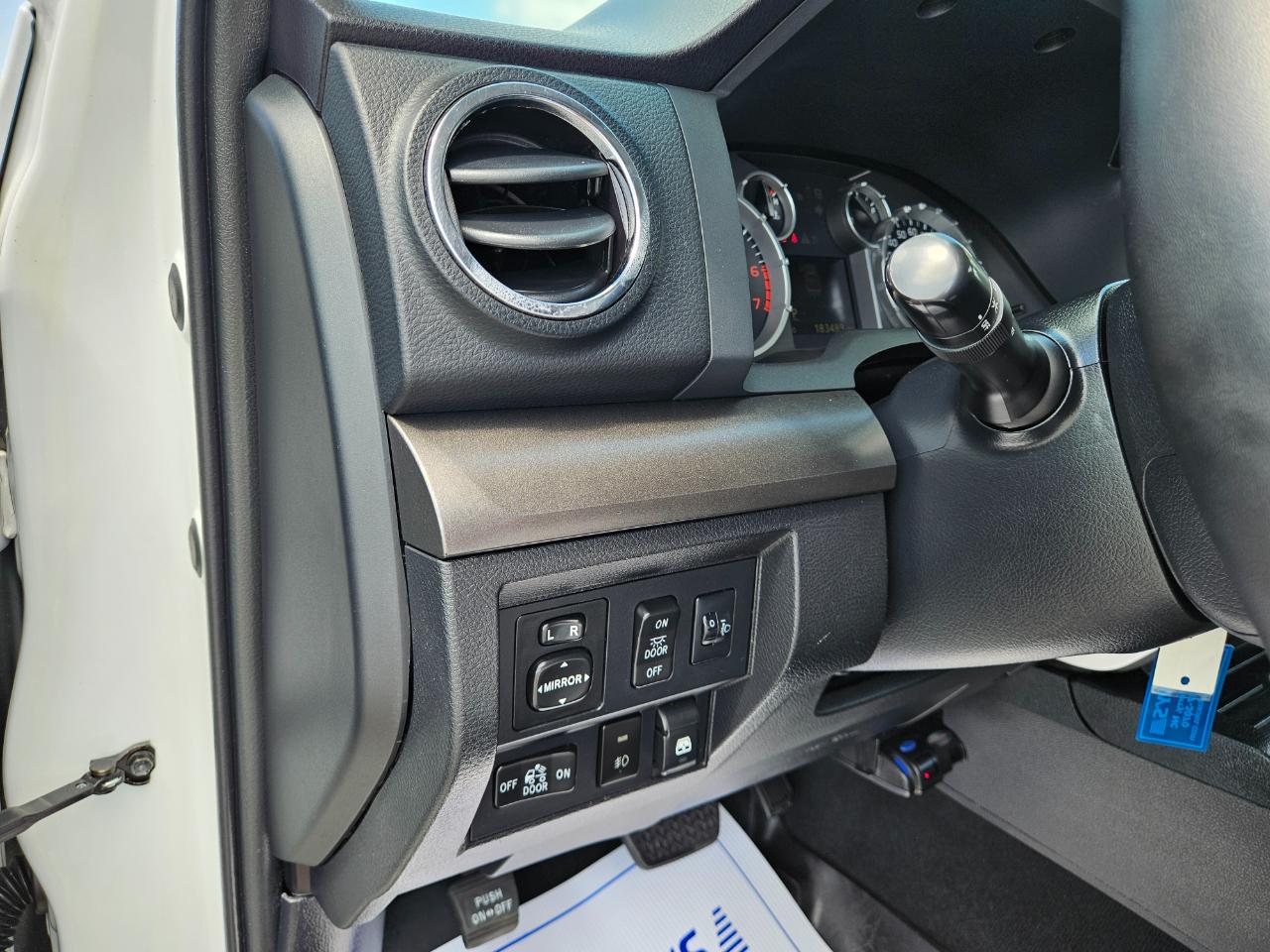 Toyota Tundra 4WD Truck CrewMax 5.7L V8 6-Spd AT SR5 (Natl) 2014