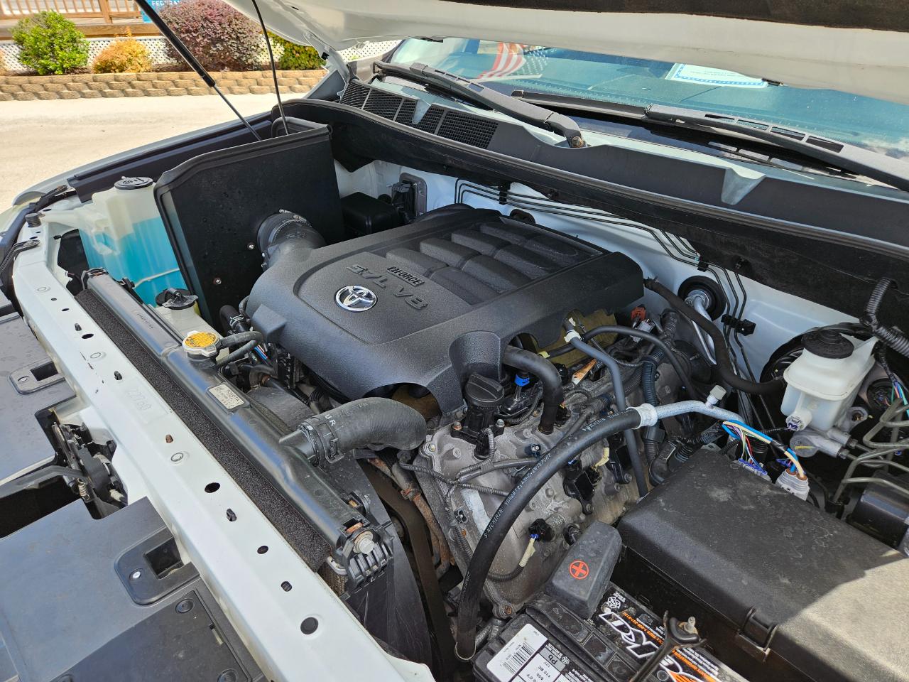 Toyota Tundra 4WD Truck CrewMax 5.7L V8 6-Spd AT SR5 (Natl) 2014