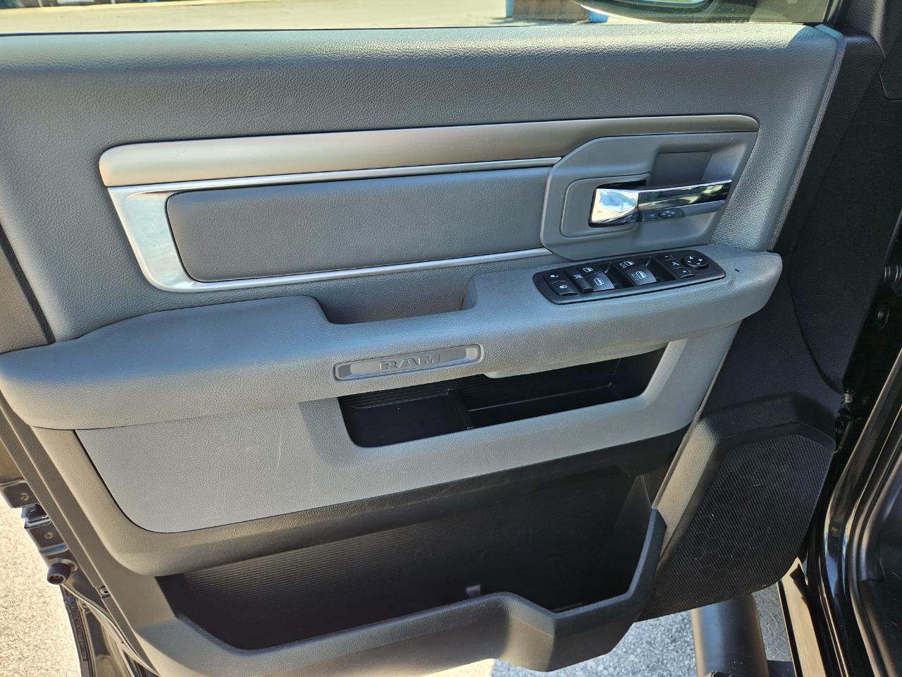 RAM 1500 Big Horn 4x4 Crew Cab 5'7" Box 2018