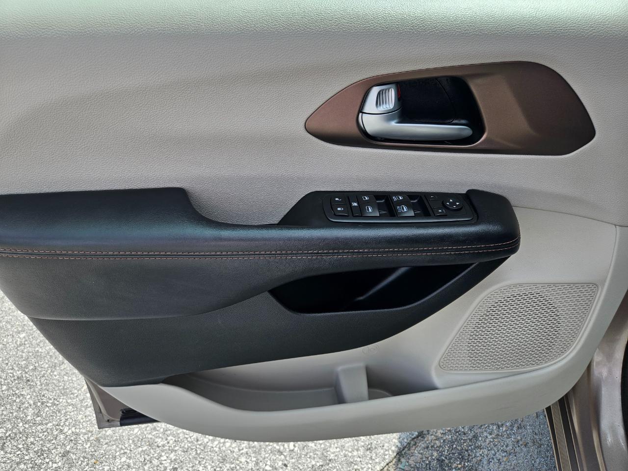 Chrysler Pacifica Touring-L FWD 2017