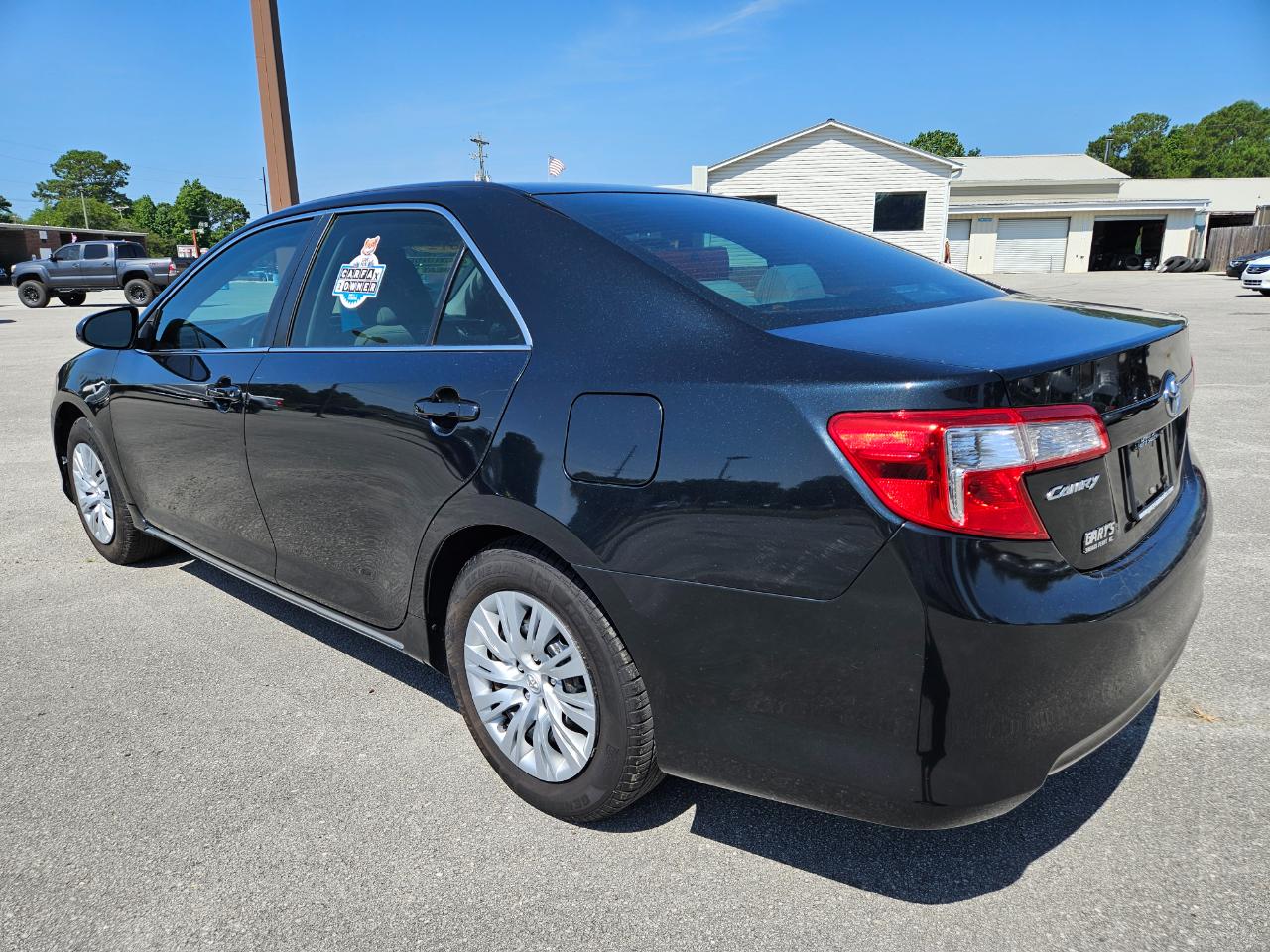 Toyota Camry 4dr Sdn I4 Auto LE (Natl) 2012