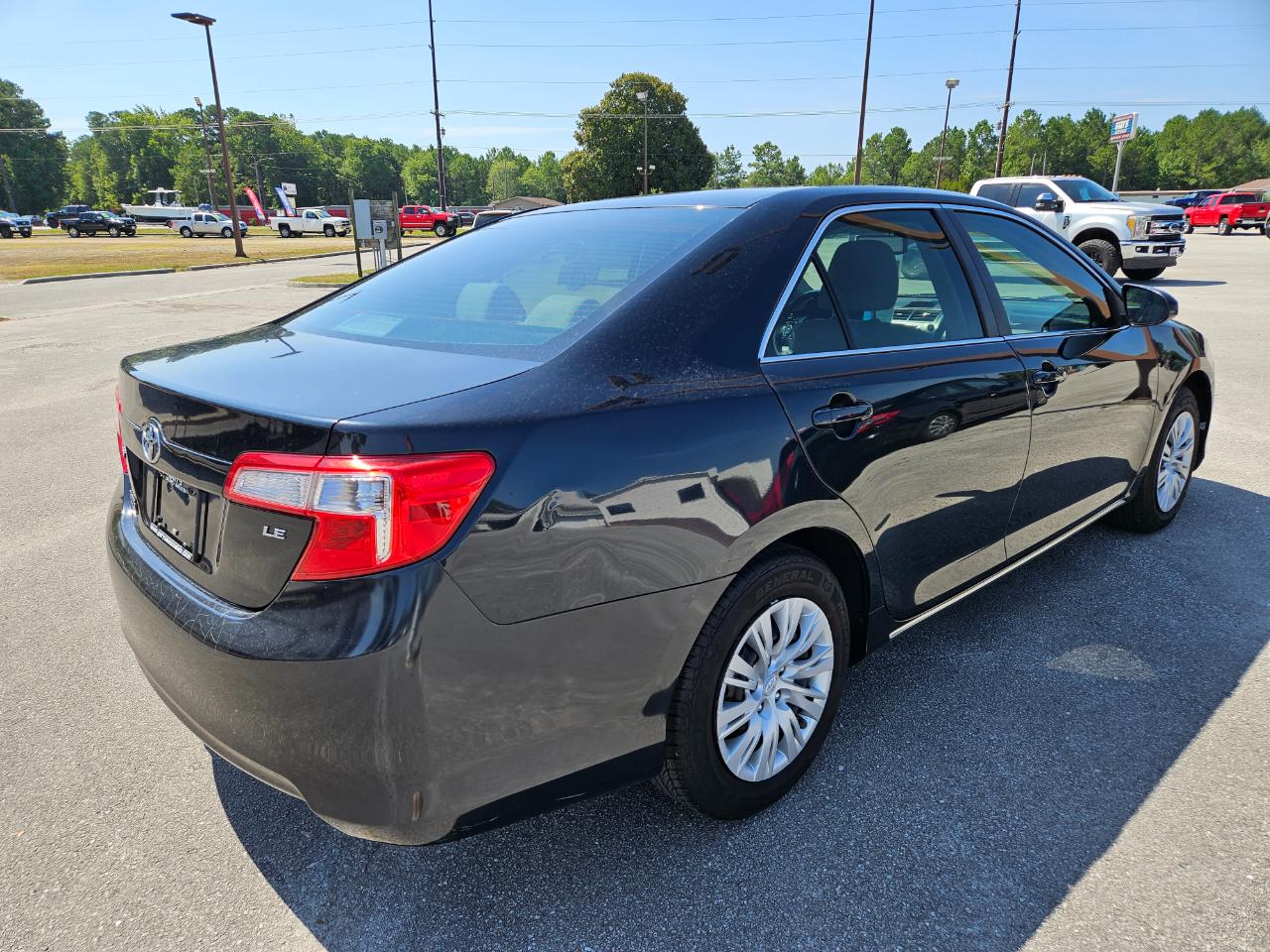 Toyota Camry 4dr Sdn I4 Auto LE (Natl) 2012
