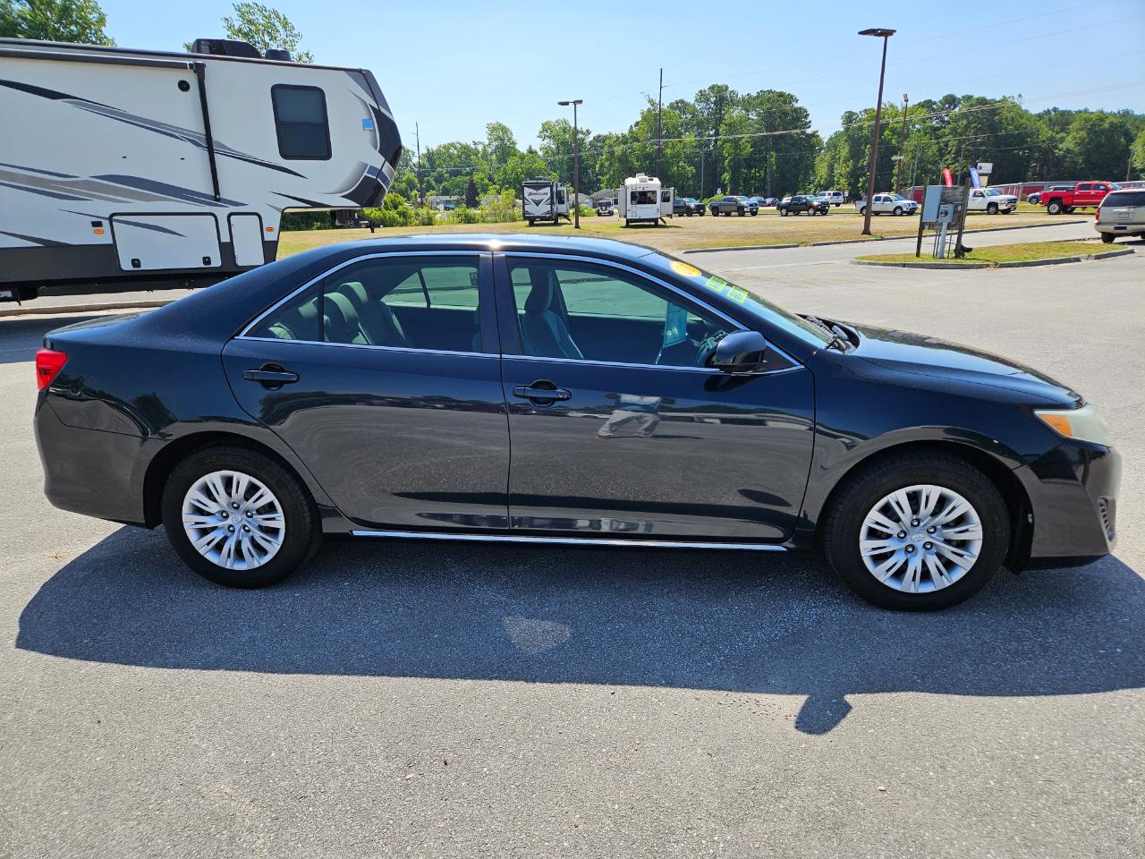 Toyota Camry 4dr Sdn I4 Auto LE (Natl) 2012