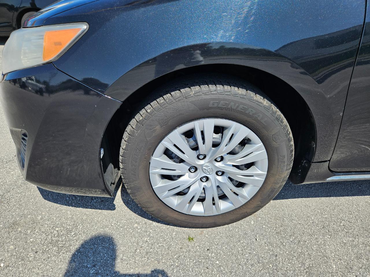 Toyota Camry 4dr Sdn I4 Auto LE (Natl) 2012
