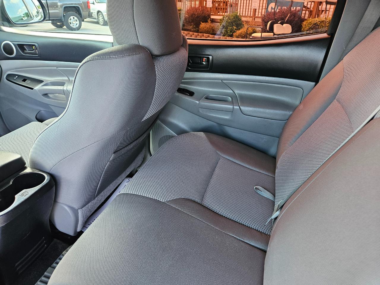 Toyota Tacoma 4WD Double Cab V6 AT (Natl) 2014