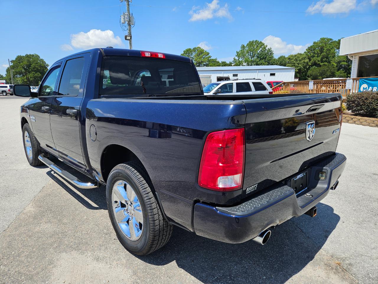 RAM 1500 4WD Crew Cab 140.5" Express 2016