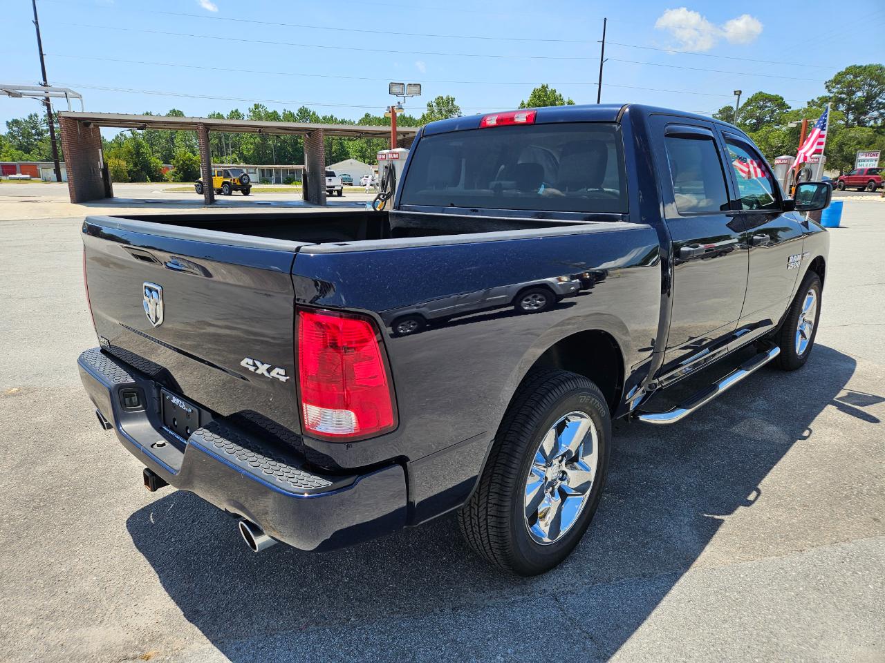 RAM 1500 4WD Crew Cab 140.5" Express 2016