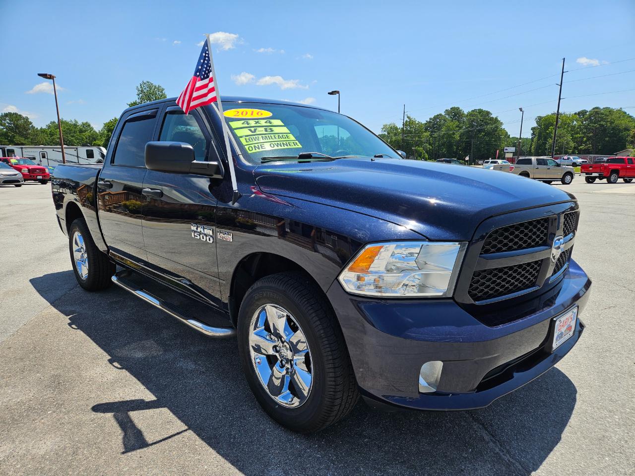 RAM 1500 4WD Crew Cab 140.5" Express 2016