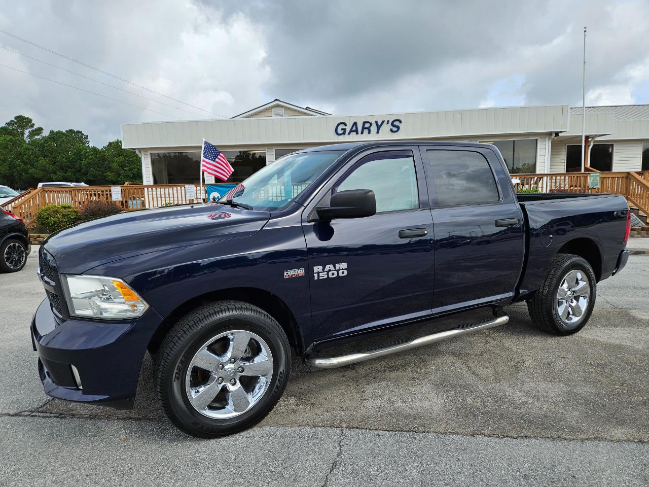 RAM 1500 4WD Crew Cab 140.5" Express 2016