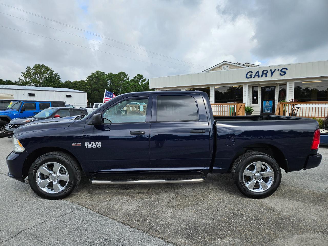 RAM 1500 4WD Crew Cab 140.5" Express 2016
