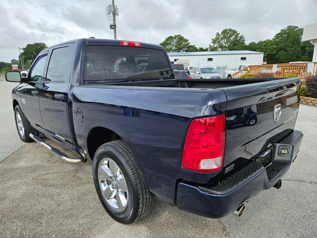 RAM 1500 4WD Crew Cab 140.5" Express 2016