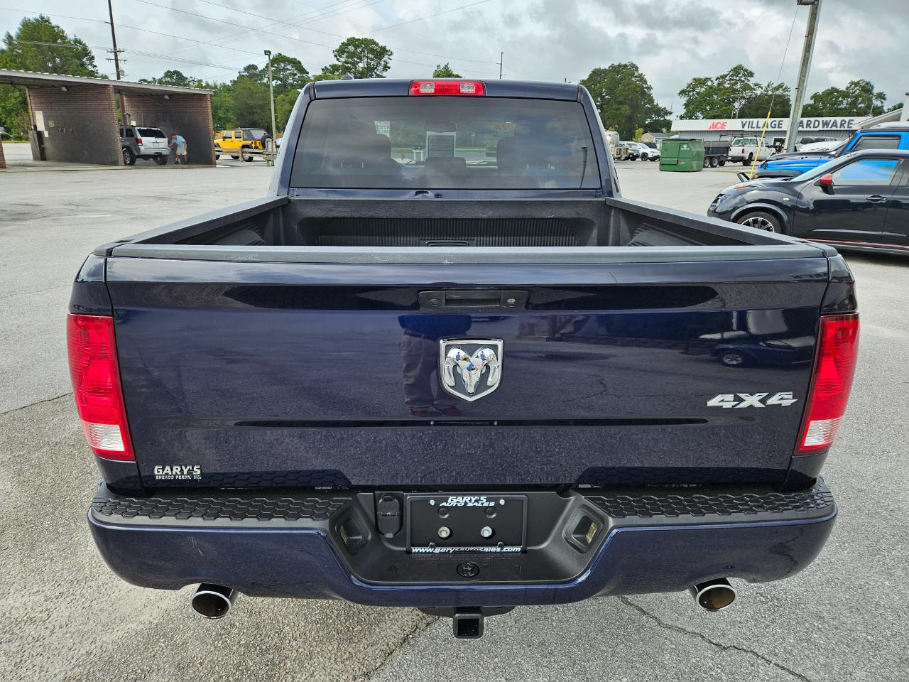 RAM 1500 4WD Crew Cab 140.5" Express 2016