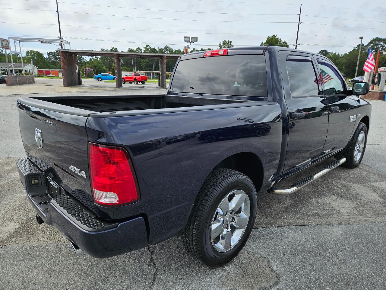 RAM 1500 4WD Crew Cab 140.5" Express 2016