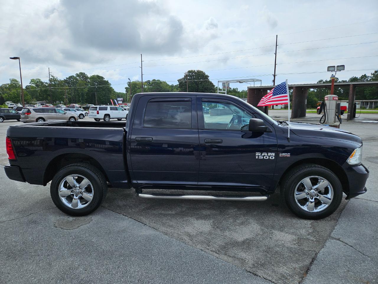RAM 1500 4WD Crew Cab 140.5" Express 2016