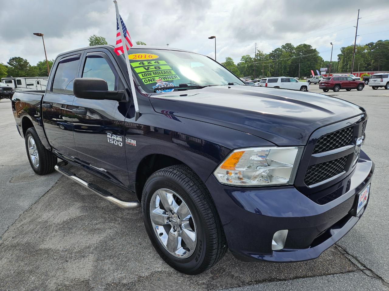 RAM 1500 4WD Crew Cab 140.5" Express 2016