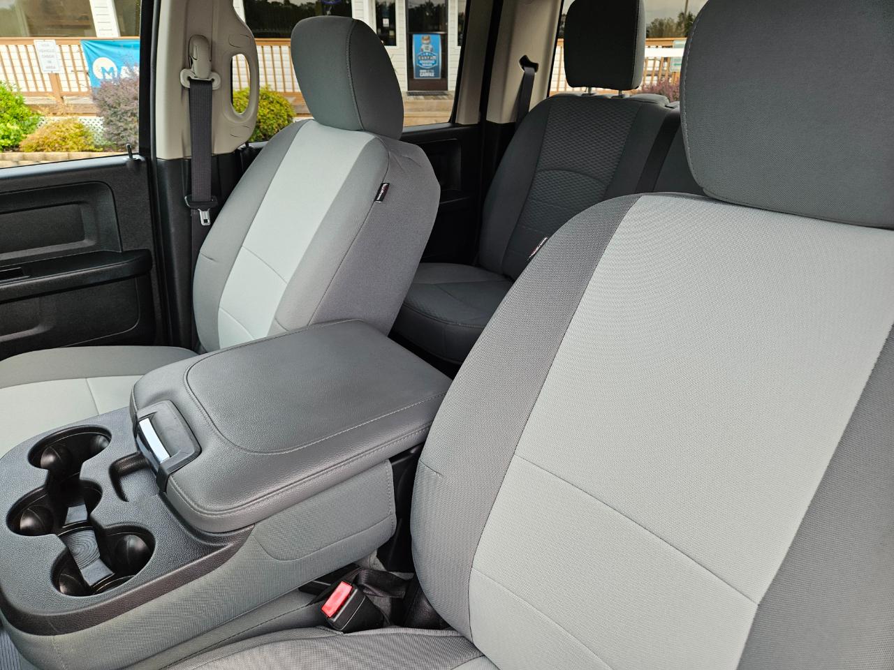 RAM 1500 4WD Crew Cab 140.5" Express 2016