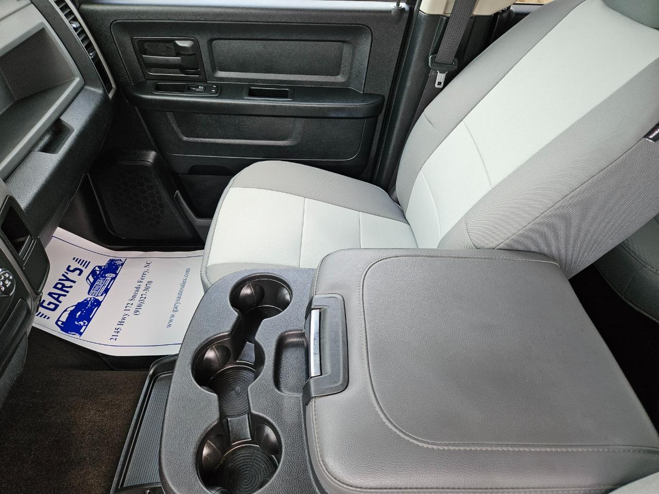 RAM 1500 4WD Crew Cab 140.5" Express 2016