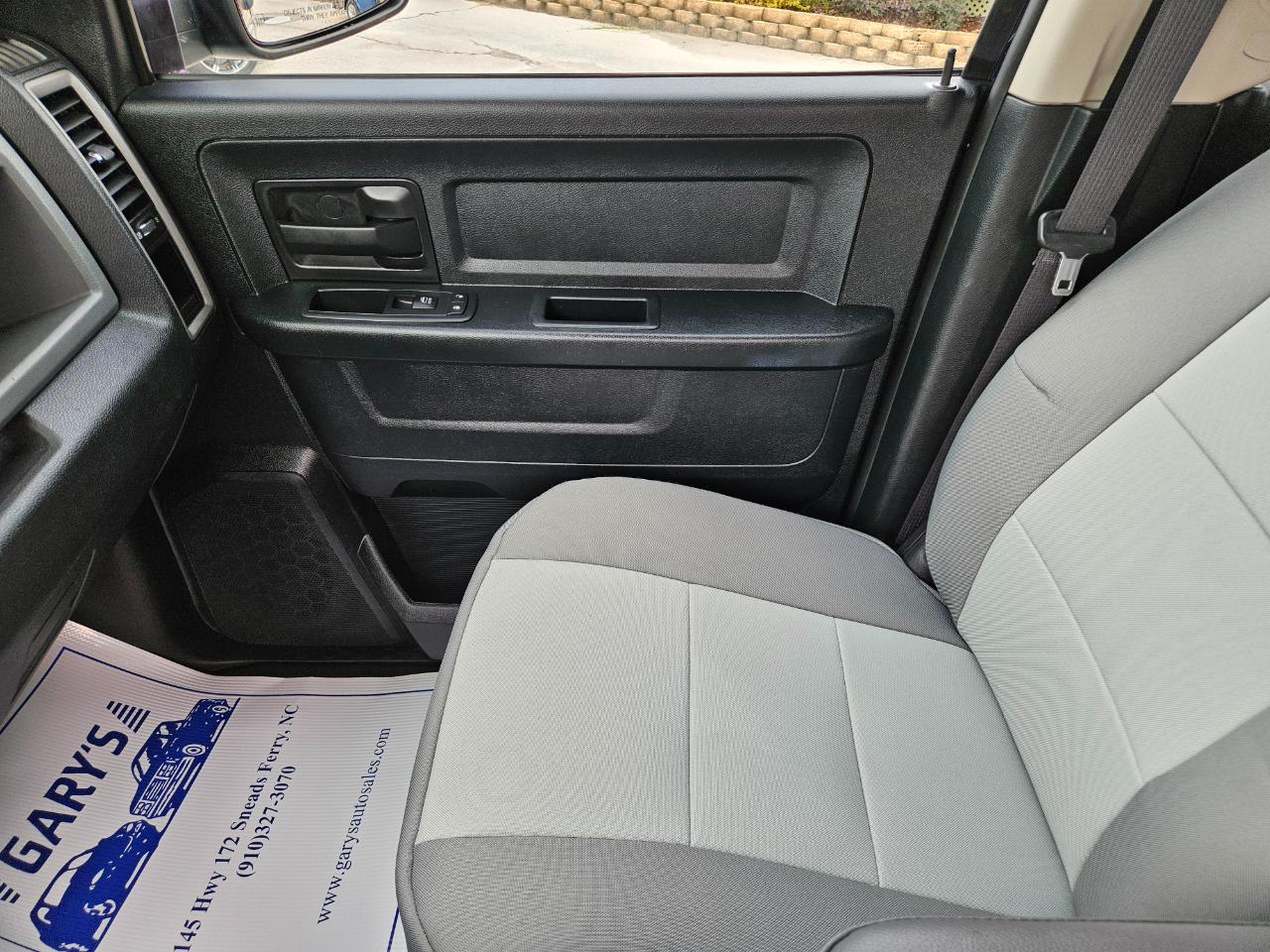 RAM 1500 4WD Crew Cab 140.5" Express 2016