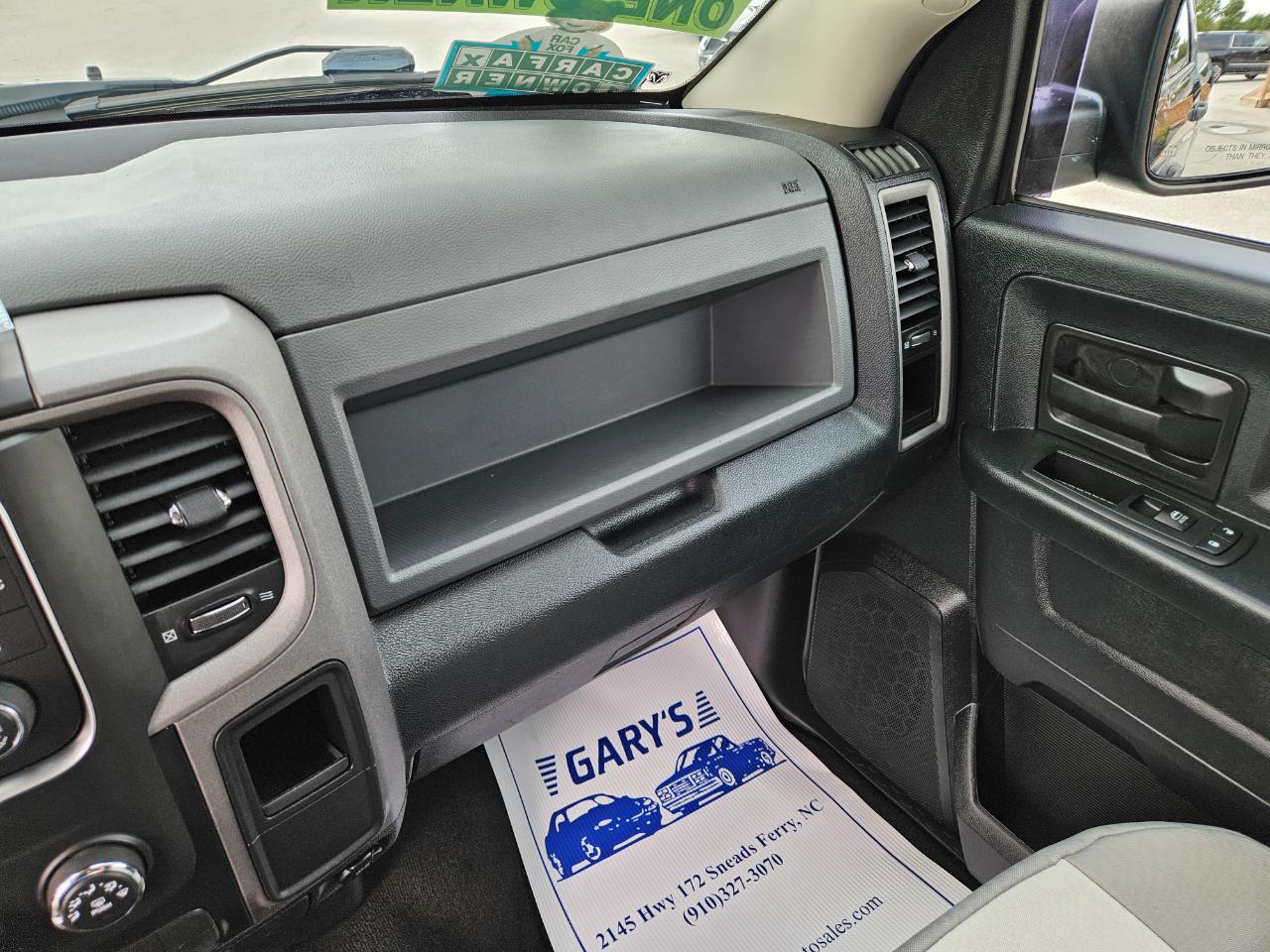 RAM 1500 4WD Crew Cab 140.5" Express 2016