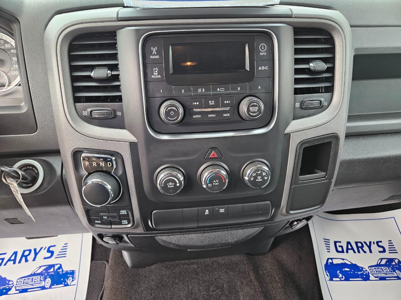 RAM 1500 4WD Crew Cab 140.5" Express 2016