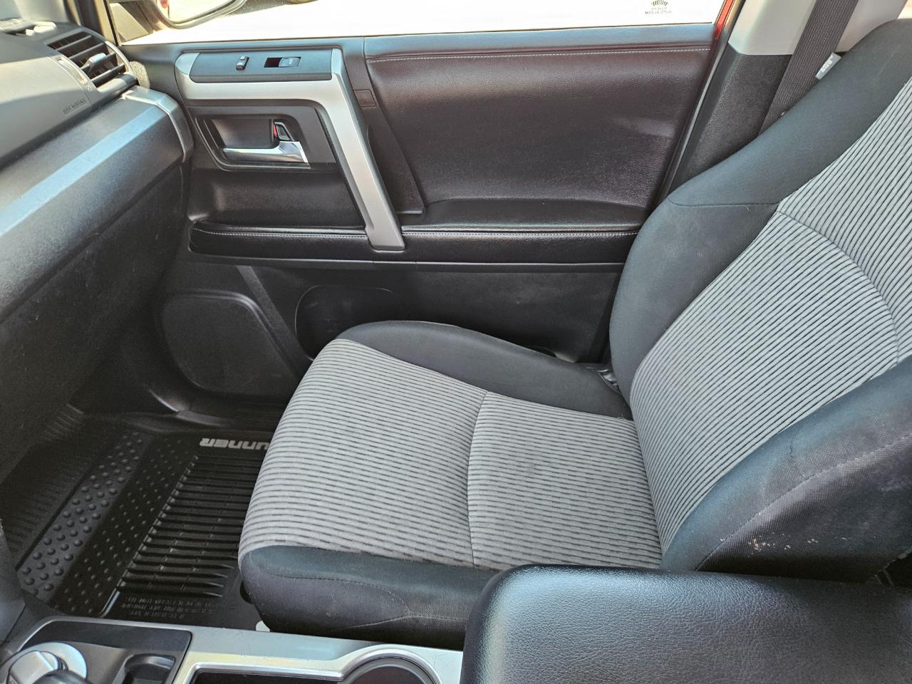 Toyota 4Runner SR5 4D SUV 4X4 V6 2017