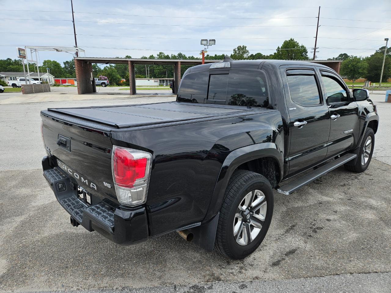Toyota Tacoma Limited Double Cab 5' Bed V6 4x4 AT (Natl) 2017