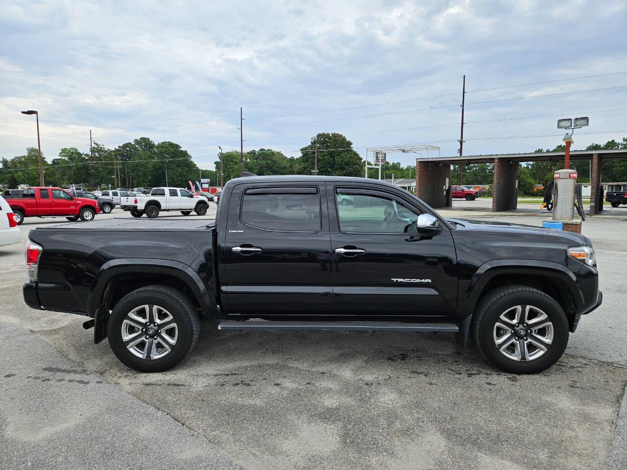 Toyota Tacoma Limited Double Cab 5' Bed V6 4x4 AT (Natl) 2017