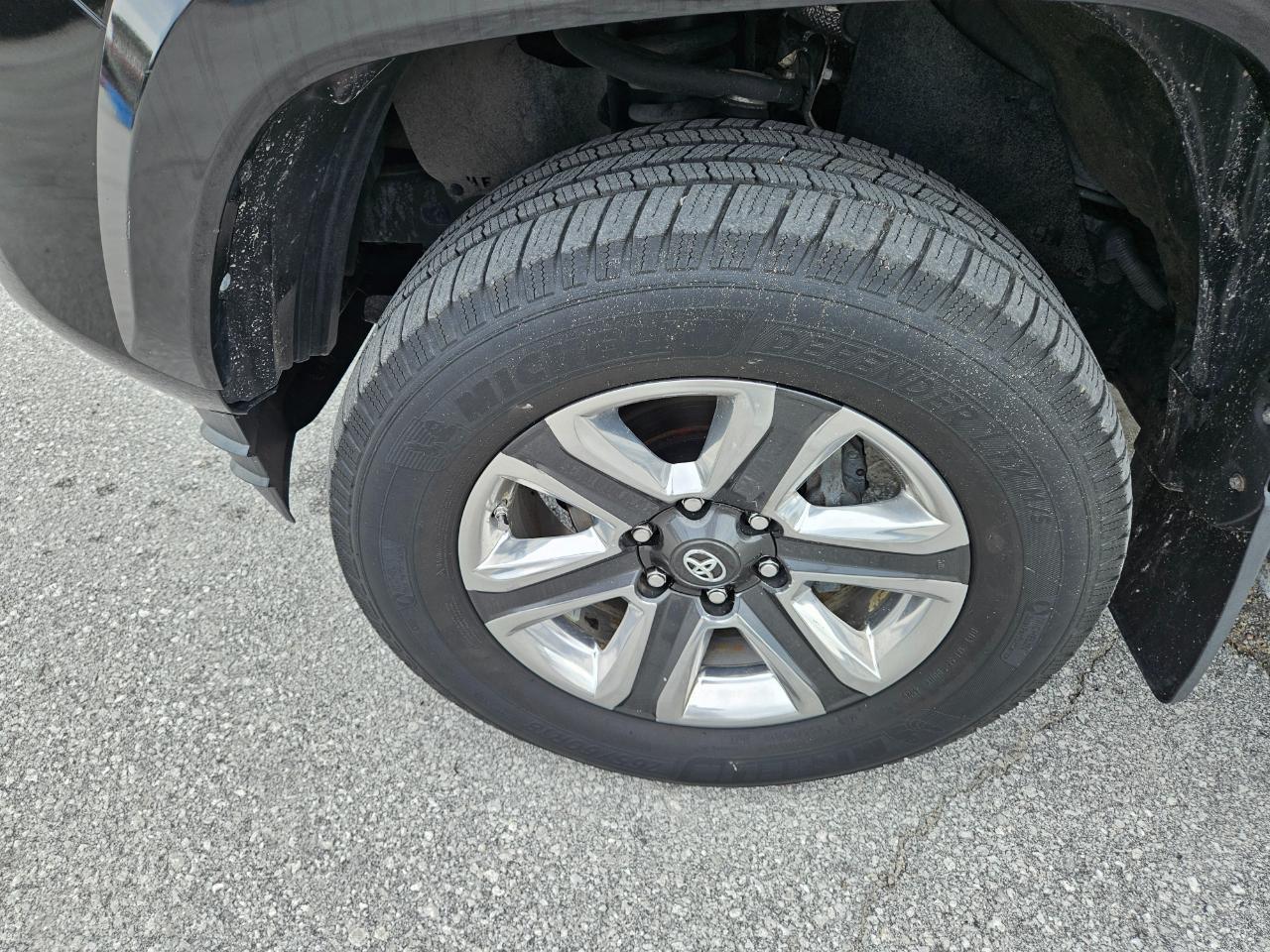 Toyota Tacoma Limited Double Cab 5' Bed V6 4x4 AT (Natl) 2017