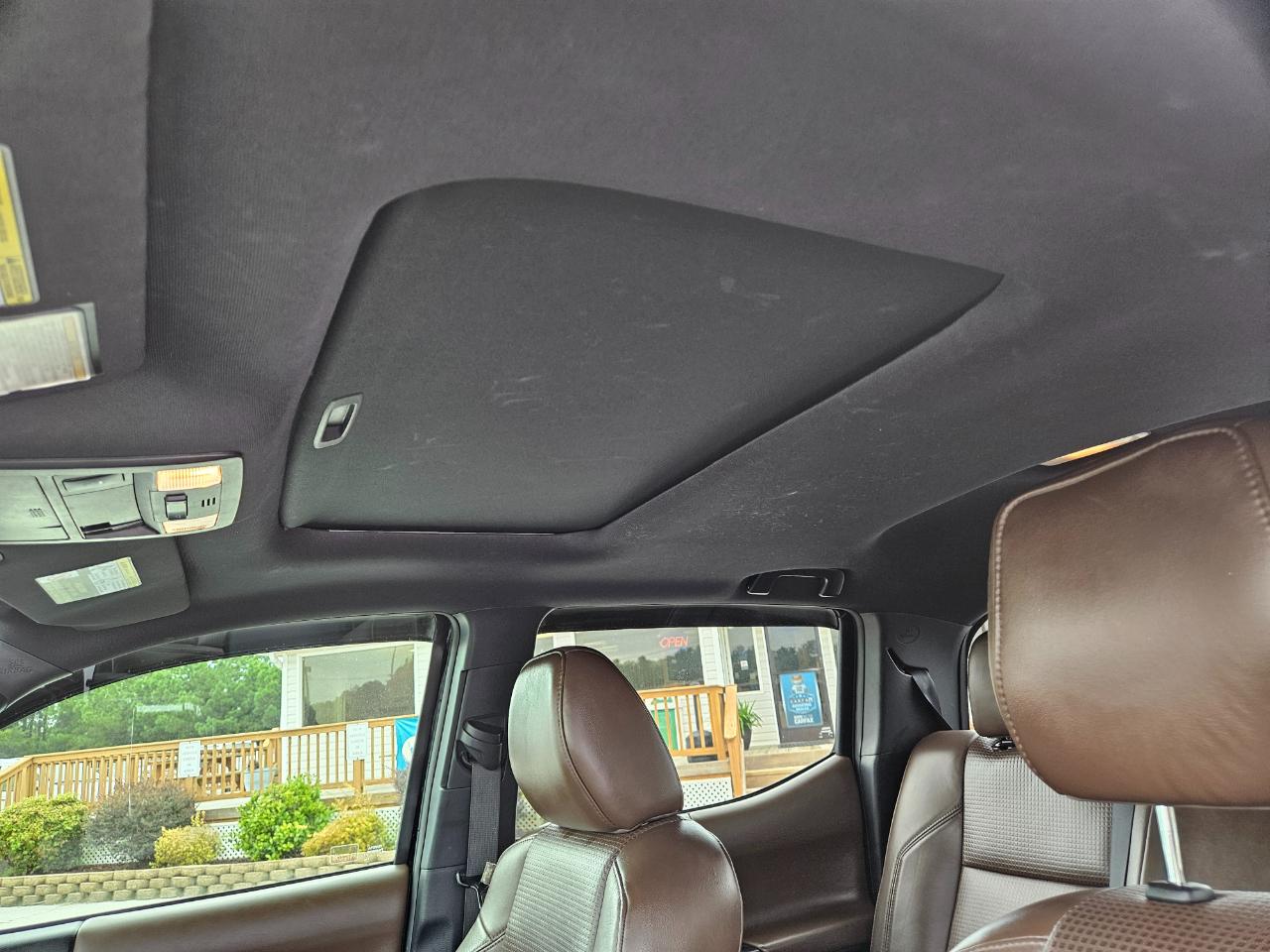 Toyota Tacoma Limited Double Cab 5' Bed V6 4x4 AT (Natl) 2017