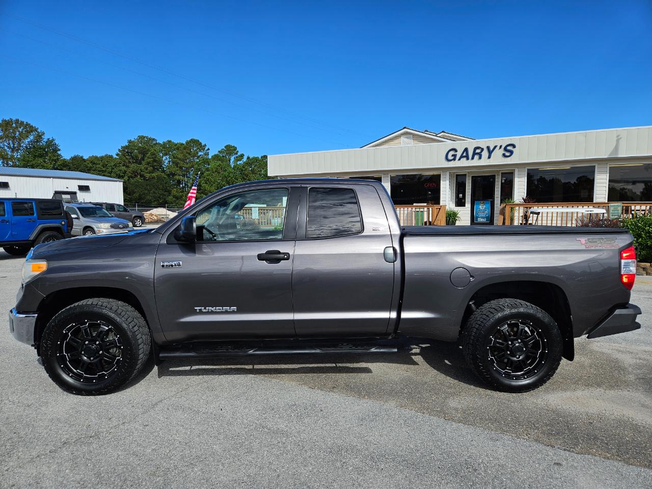 Toyota Tundra 4WD Truck Dbl LB 5.7L V8 6-Spd AT SR5 (Natl) 2016