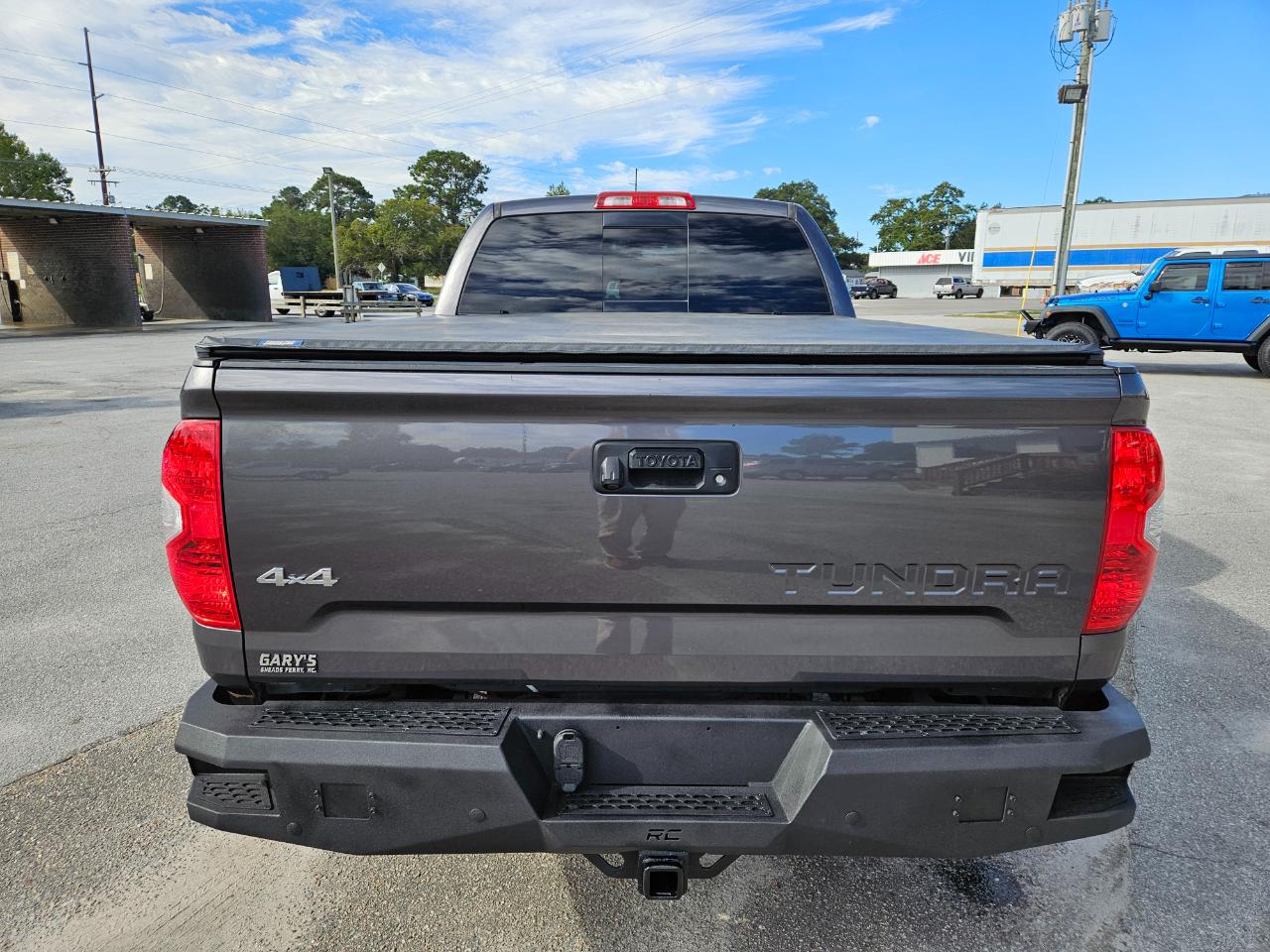 Toyota Tundra 4WD Truck Dbl LB 5.7L V8 6-Spd AT SR5 (Natl) 2016