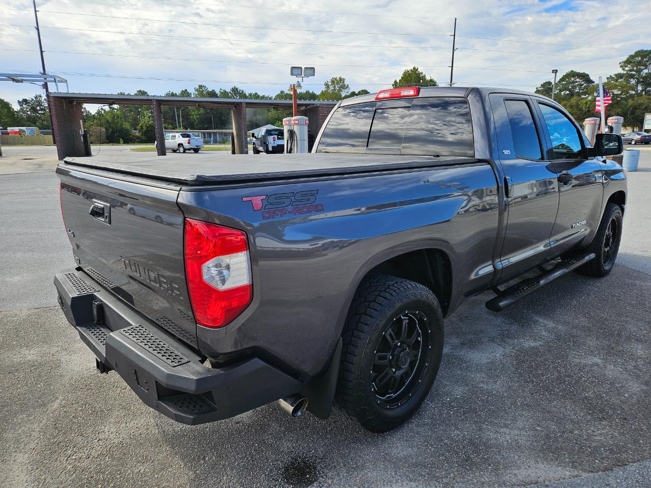 Toyota Tundra 4WD Truck Dbl LB 5.7L V8 6-Spd AT SR5 (Natl) 2016