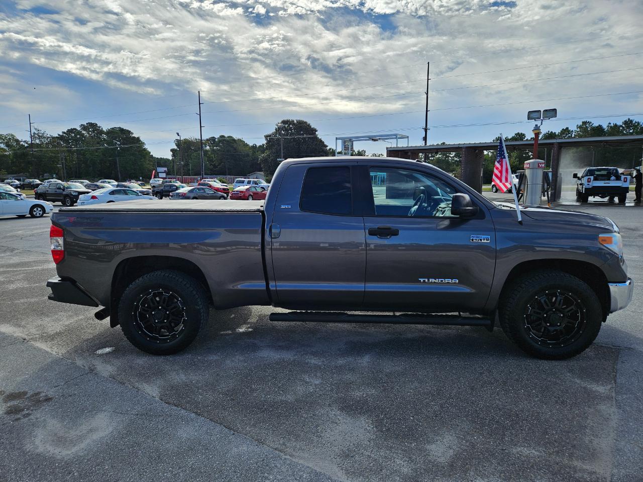Toyota Tundra 4WD Truck Dbl LB 5.7L V8 6-Spd AT SR5 (Natl) 2016
