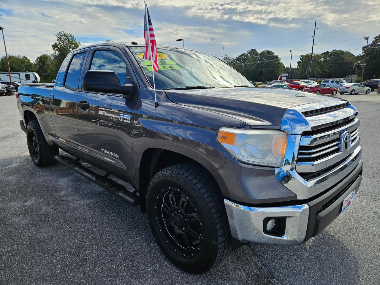 Toyota Tundra 4WD Truck Dbl LB 5.7L V8 6-Spd AT SR5 (Natl) 2016