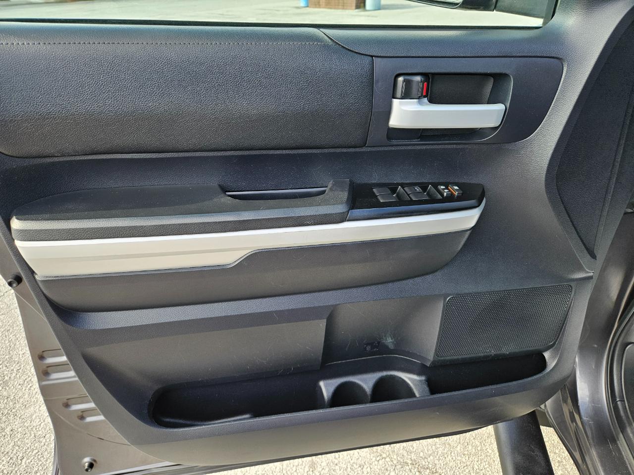 Toyota Tundra 4WD Truck Dbl LB 5.7L V8 6-Spd AT SR5 (Natl) 2016
