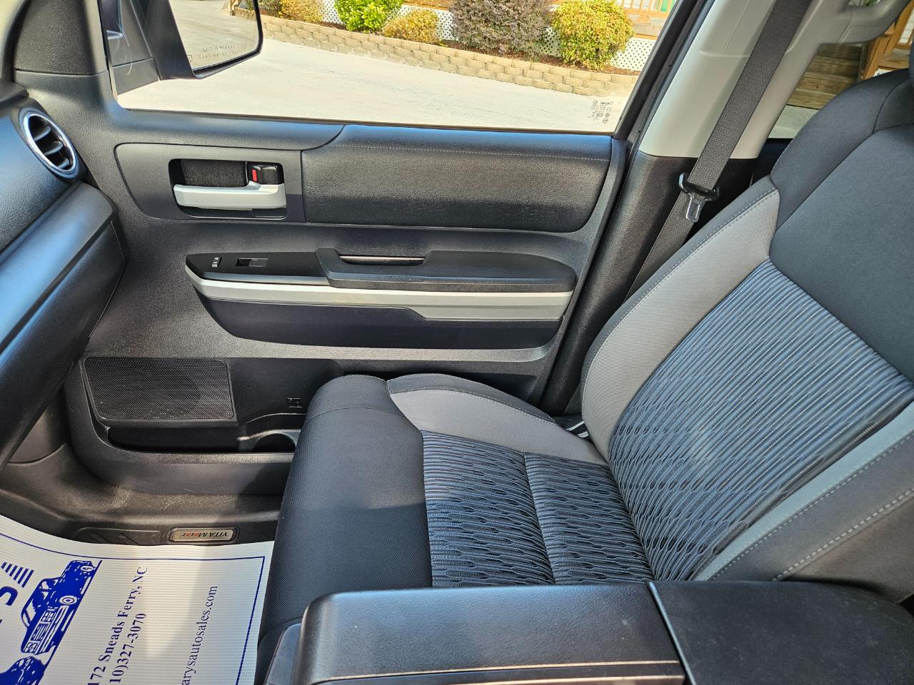 Toyota Tundra 4WD Truck Dbl LB 5.7L V8 6-Spd AT SR5 (Natl) 2016